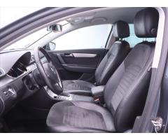 Volkswagen Passat 2,0 TDI 130kW 4x4 DSG Highline - 12