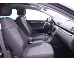 Volkswagen Passat 2,0 TDI 103kW Navi Panorama - 14