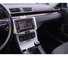 Volkswagen Passat 2,0 TDI 103kW Navi Panorama - 24