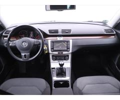 Volkswagen Passat 2,0 TDI 103kW Navi Panorama - 30