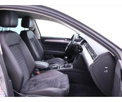 Volkswagen Passat 2,0 TDI R-line CZ 1.Maj.l DPH - 15