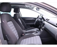 Volkswagen Passat 2,0 TDI 130 kW DSG Panorama - 16