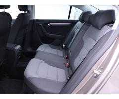 Volkswagen Passat 1,4 TSi 90kW Comfortline 1.Maj - 16