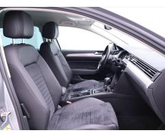 Volkswagen Passat 2,0 TDI DSG Highline ACC DPH - 15