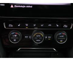 Volkswagen Passat 2,0 TDI DSG Highline ACC DPH - 30