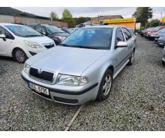 Škoda Octavia 1.6 Ambiente - 9