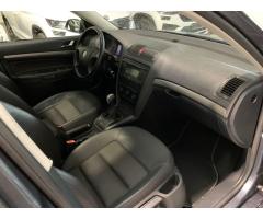 Škoda Octavia combi 2.0 TDI 4x4 Elegance - 17