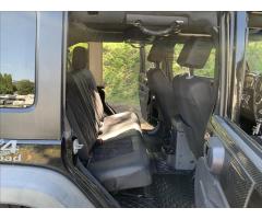 Jeep Wrangler 3,8 HARDTOP Unlimited Sahara - 24