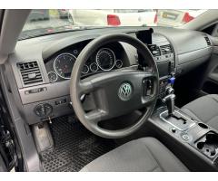 Volkswagen Touareg 3,0 TDi BEZ KOROZE ! - 24