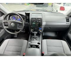 Volkswagen Touareg 3,0 TDi BEZ KOROZE ! - 33