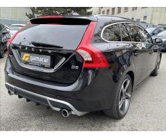 Volvo V60 2,4 158kw+R.design+manual ! - 9