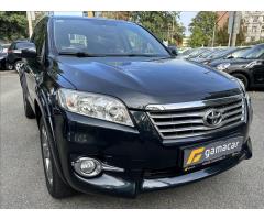 Toyota RAV4 2,2 EXCLUSIV+KRASNÝ STAV ! - 17