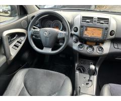 Toyota RAV4 2,2 EXCLUSIV+KRASNÝ STAV ! - 37