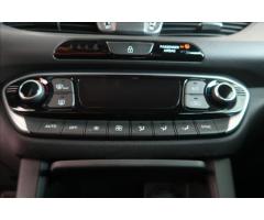 Hyundai i30 1,6 CRDi Style DCT kombi - 13