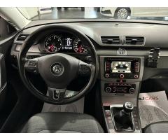 Volkswagen Passat 2,0   TDI TEMPOMAT NAVI TAŽNÉ - 16