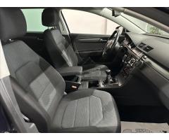 Volkswagen Passat 2,0   TDI TEMPOMAT NAVI TAŽNÉ - 19