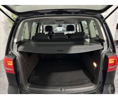 Volkswagen Touran 2,0   TDI DSG BI-XEN NAVI KAMERA - 16