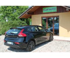 Volvo V40 2.0 T2 ČR MOMENTUM - 6