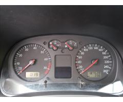 Volkswagen Golf 1,6 MPi,77kW,Klimatizace,09/26 - 11