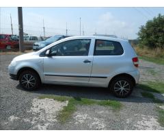 Volkswagen Fox 1,2 40 kW SERVO Serviska - 11