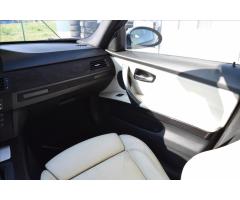 BMW Řada 3 3,0 330dx 170Kw Touring - 26