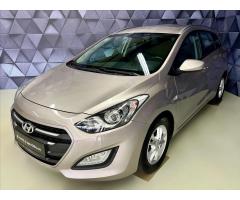 Hyundai i30 1,6 CRDi 81kW TRICOLOR, KLIMATIZACE, TEMPOMAT, PDC - 1