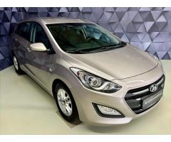 Hyundai i30 1,6 CRDi 81kW TRICOLOR, KLIMATIZACE, TEMPOMAT, PDC - 4