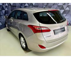 Hyundai i30 1,6 CRDi 81kW TRICOLOR, KLIMATIZACE, TEMPOMAT, PDC - 5