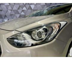 Hyundai i30 1,6 CRDi 81kW TRICOLOR, KLIMATIZACE, TEMPOMAT, PDC - 8