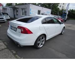 Volvo S60 2,0 D4 Drive-E R-Design Momentum Auto - 6