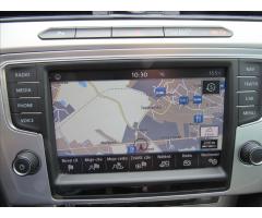 Volkswagen Passat 2,0 TDI 140kW BMT DSG Comfortline - 16