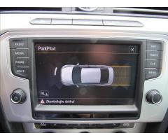 Volkswagen Passat 2,0 TDI 140kW BMT DSG Comfortline - 17