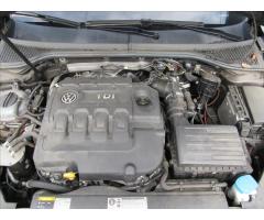 Volkswagen Passat 2,0 TDI 140kW BMT DSG Comfortline - 37