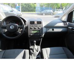 Volkswagen Touran 1,9 TDI 74kW 7 míst Trendline - 12