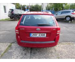 Kia Ceed 1,6 CRDi 85kW Exclusive - 5