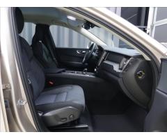 Volvo XC60 2,0 B4 Core AUT - 11