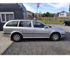 Škoda Octavia 1,9 TDI 74 KW Tour Combi - 8