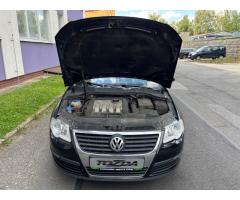 Volkswagen Passat 1,9 TDi Combi + sada pneu - 29