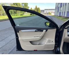 Volkswagen Passat 2,0 TDI Highline servis.kn. - 10