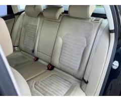 Volkswagen Passat 2,0 TDI Highline servis.kn. - 17