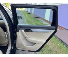 Volkswagen Passat 2,0 TDI Highline servis.kn. - 23