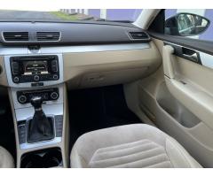 Volkswagen Passat 2,0 TDI Highline servis.kn. - 34