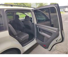 Volkswagen Touran 1,4 TSI /103kW/ servis.kn./ - 17