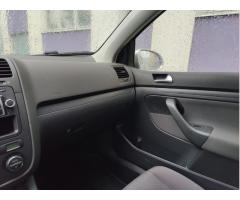 Volkswagen Golf 1,6i - 18