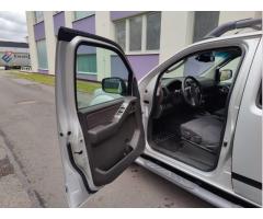 Nissan Navara 2,5 DCi 4WD /servis/ hardtop / - 8