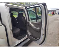 Nissan Navara 2,5 DCi 4WD /servis/ hardtop / - 17