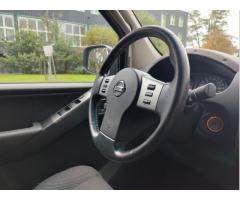 Nissan Navara 2,5 DCi 4WD /servis/ hardtop / - 25