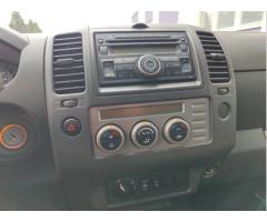 Nissan Navara 2,5 DCi 4WD /servis/ hardtop / - 26