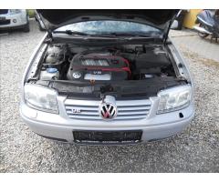 Volkswagen Bora 2,3 i V5 110Kw - 20