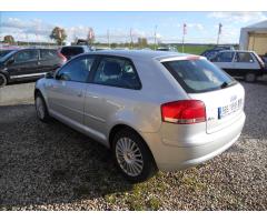 Audi A3 1,6 i 75Kw Attraction - 8